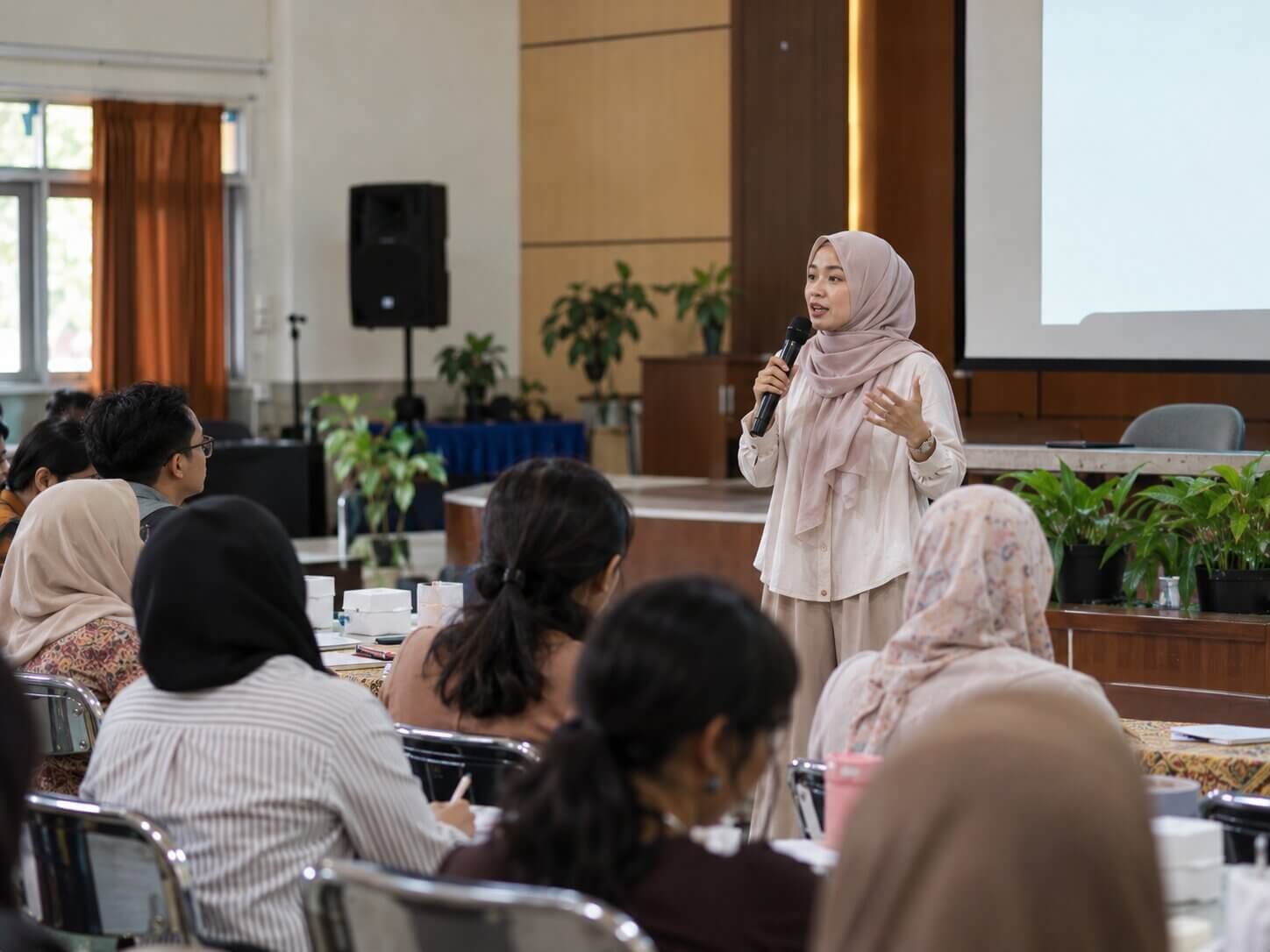 Pelatihan dan workshop parenting untuk orang tua dan pendidik